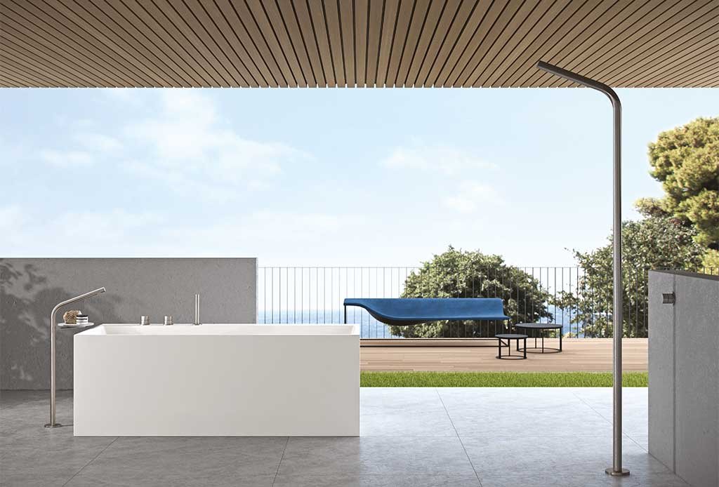 doccia da esterno e vasca freestanding