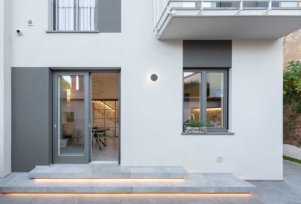 finestre-isolanti-colore-grigio