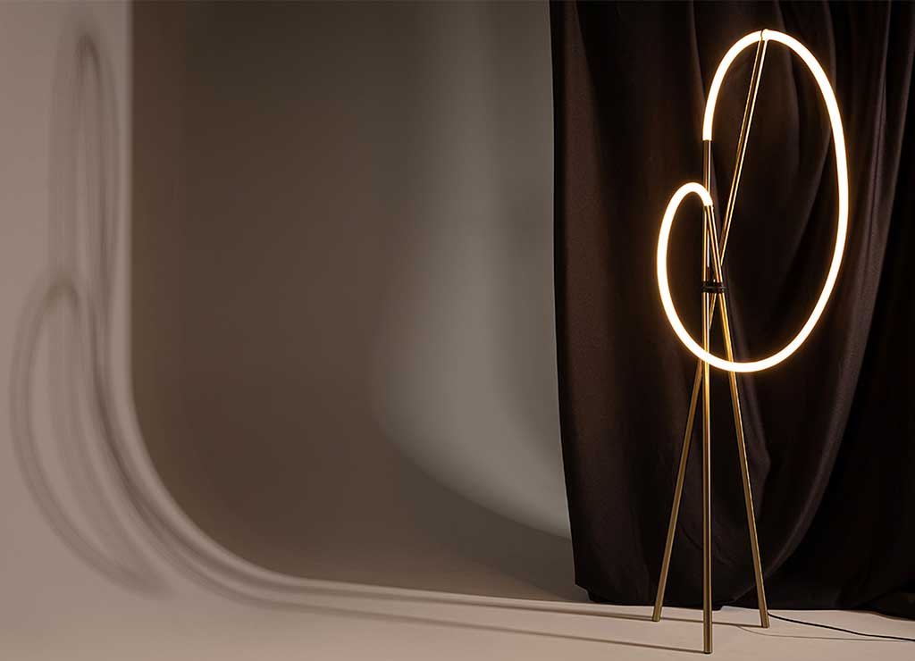 lampada da terra tubo led e struttura 