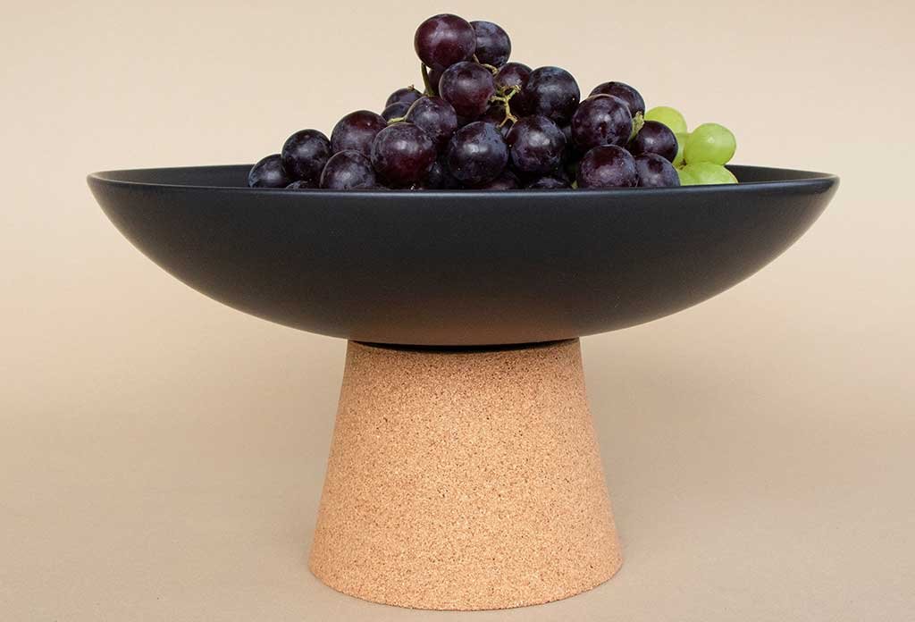 fruttiera-in-ceramica-piedistallo-sughero
