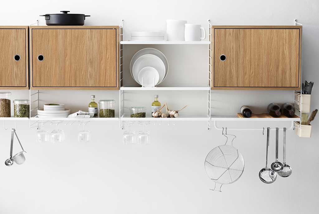sistema-mensole-e-armadietti-cucina