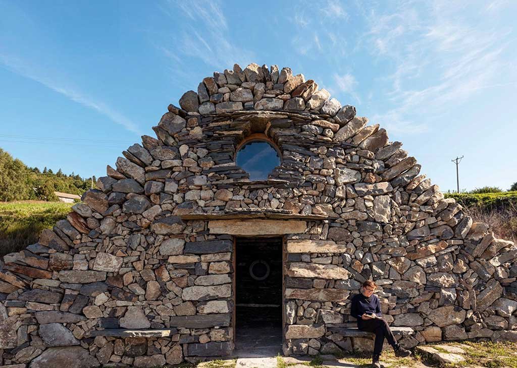 Rifugio-troglodita-Suchaillou alta loira progetto constance guisset