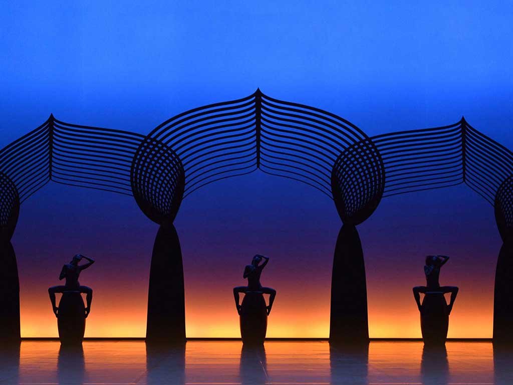 Scenografia-per-il-balletto-Les-Nuits