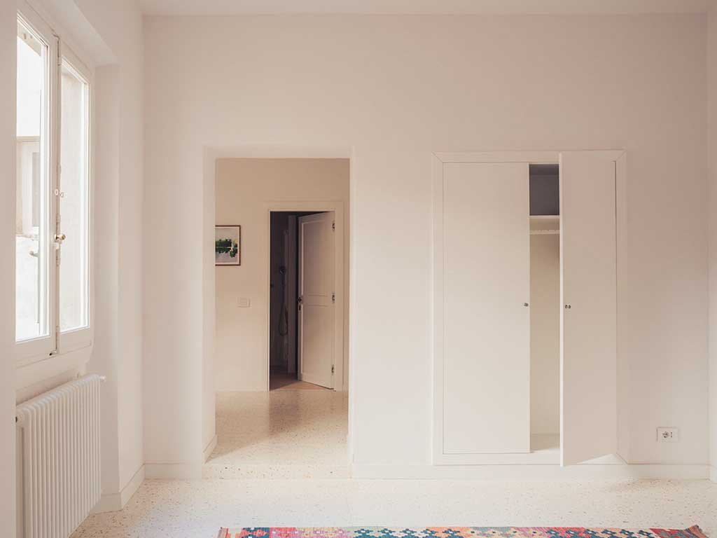 ingresso stile minimal bianco appartamento