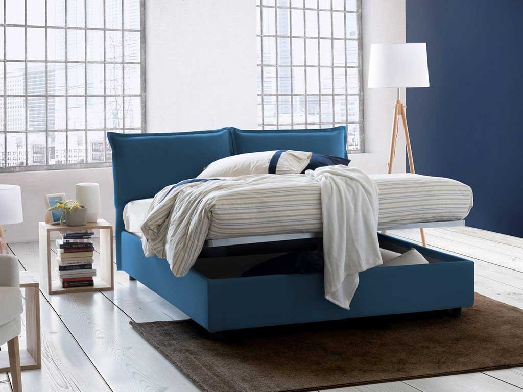 letto imbottito blu con contenitore sotto materasso