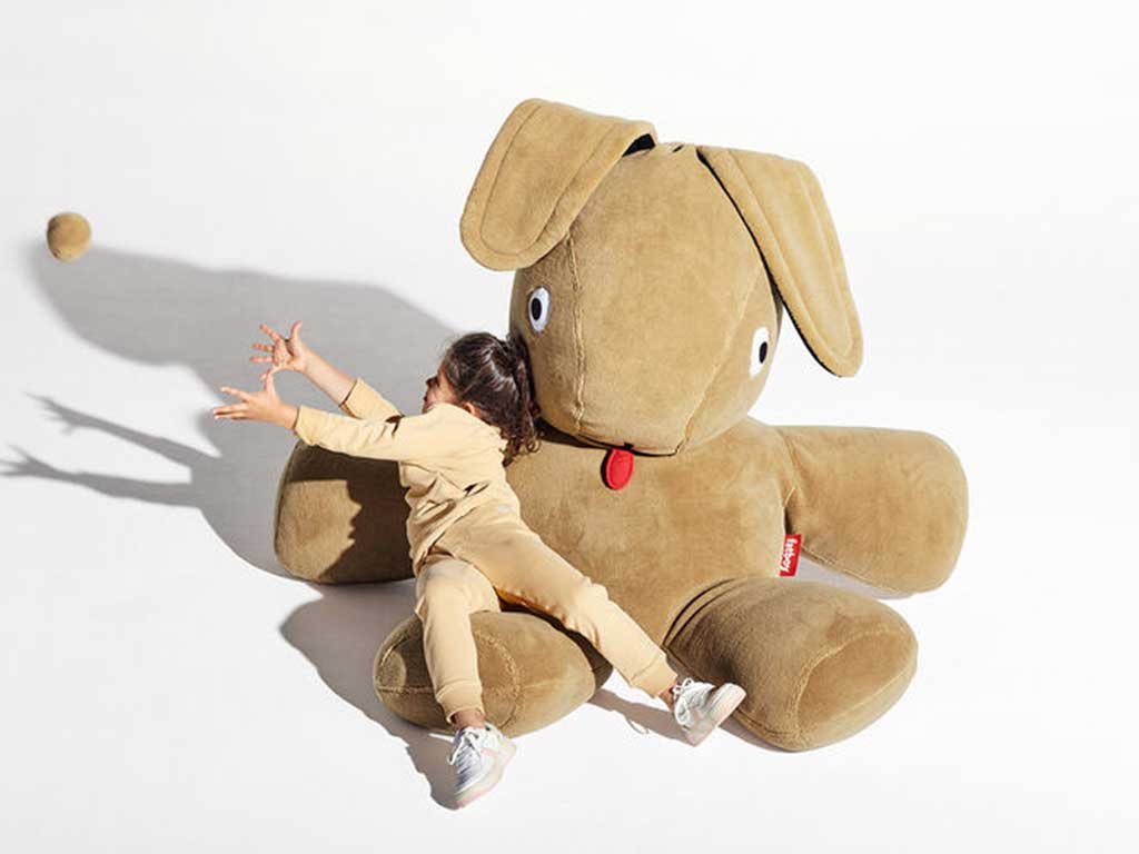 maxi-coniglio-poltrona-terra