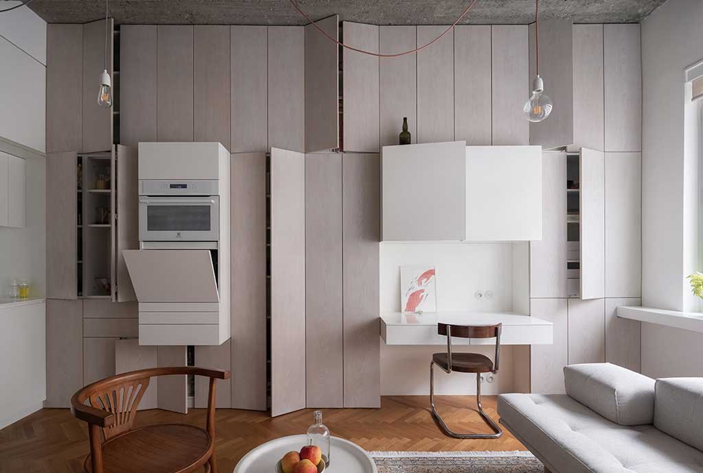 mobile-su-misura-con-cucina-e-angolo-studio