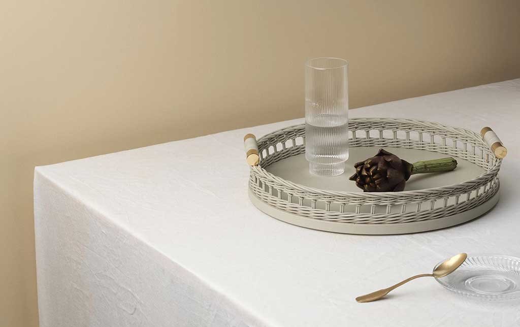 vassoio-rotondo-midollino-manici-ottone