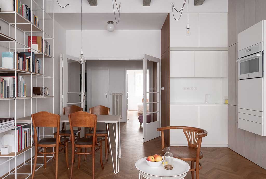 zona-pranzo-living-tavolo-e-sedie-legno