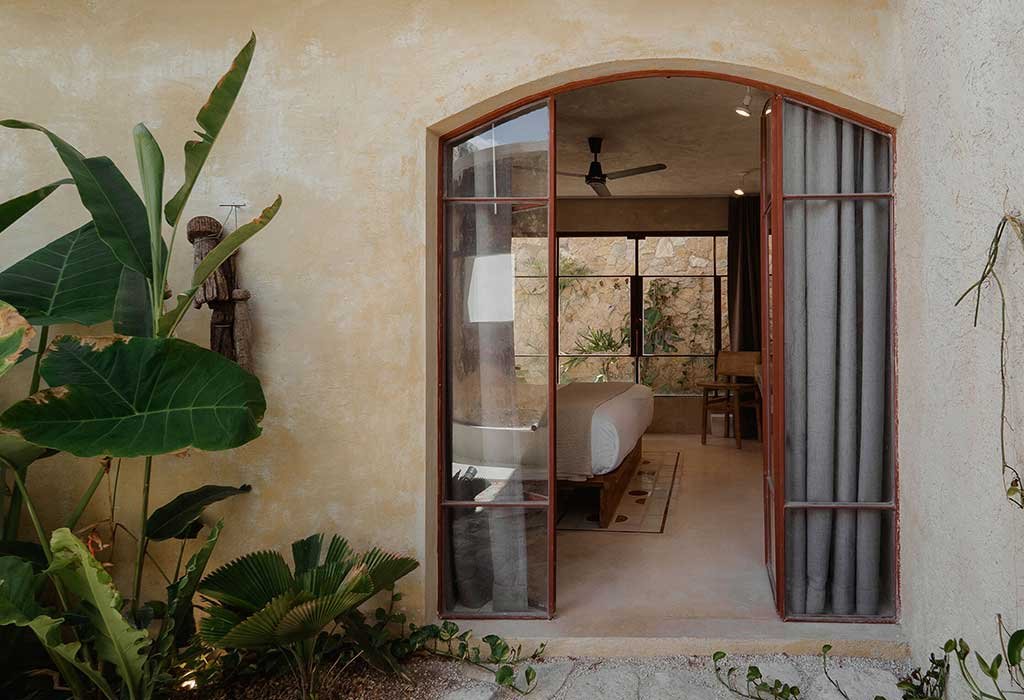 entrance-master-bedroom