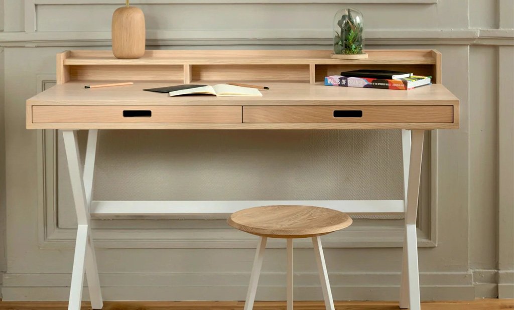 scrivania legno e metallo laccato