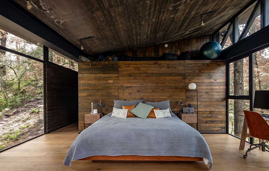 camera-letto-vista-foresta casa oruc