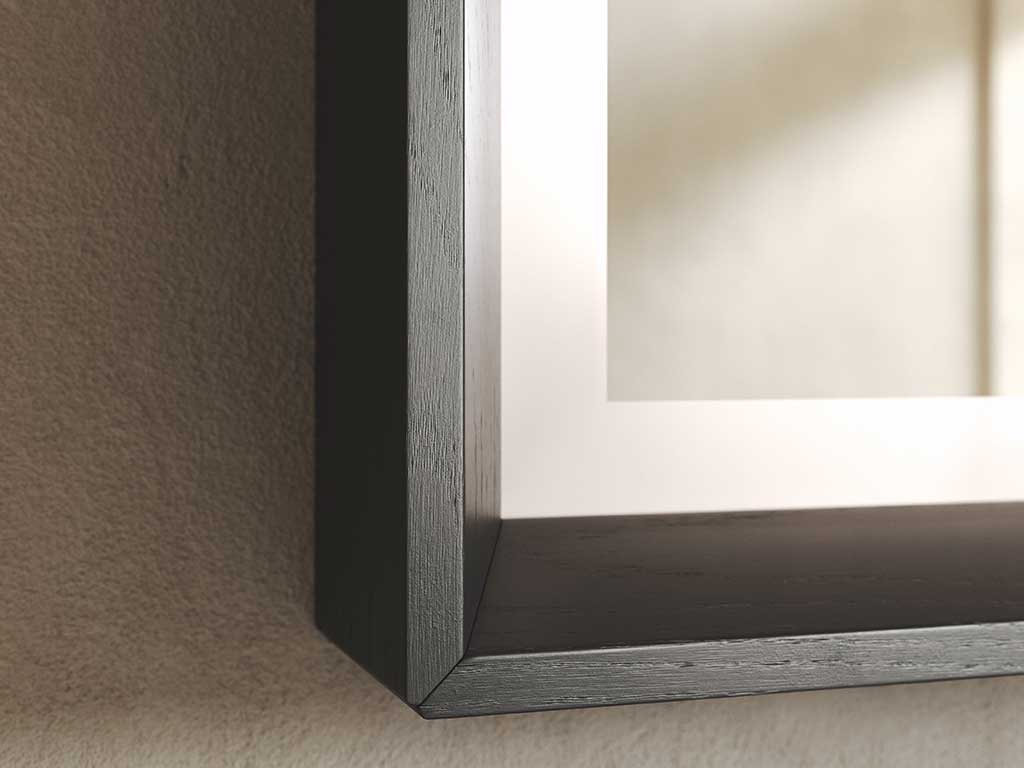 dettaglio-specchio-nero-legno bagno