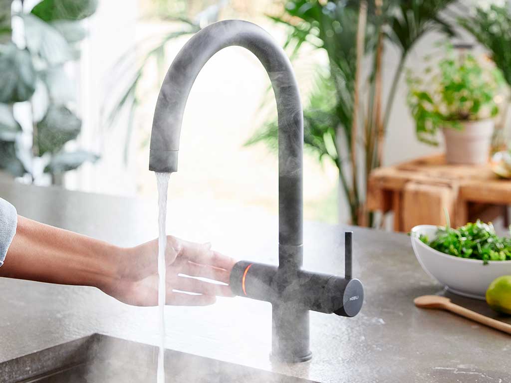 miscelatore cucina acqua calda istantanea