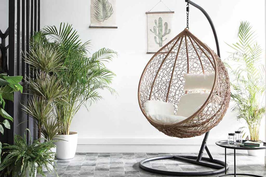 poltrona-sospesa-a-uovo in resina stile giunco