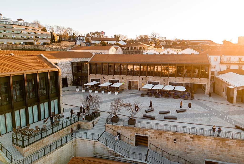 wow-man-square-porto