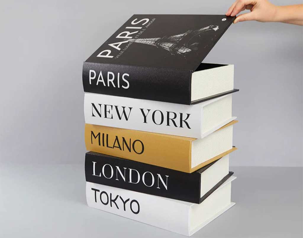 tavolino forma libri impilati legno