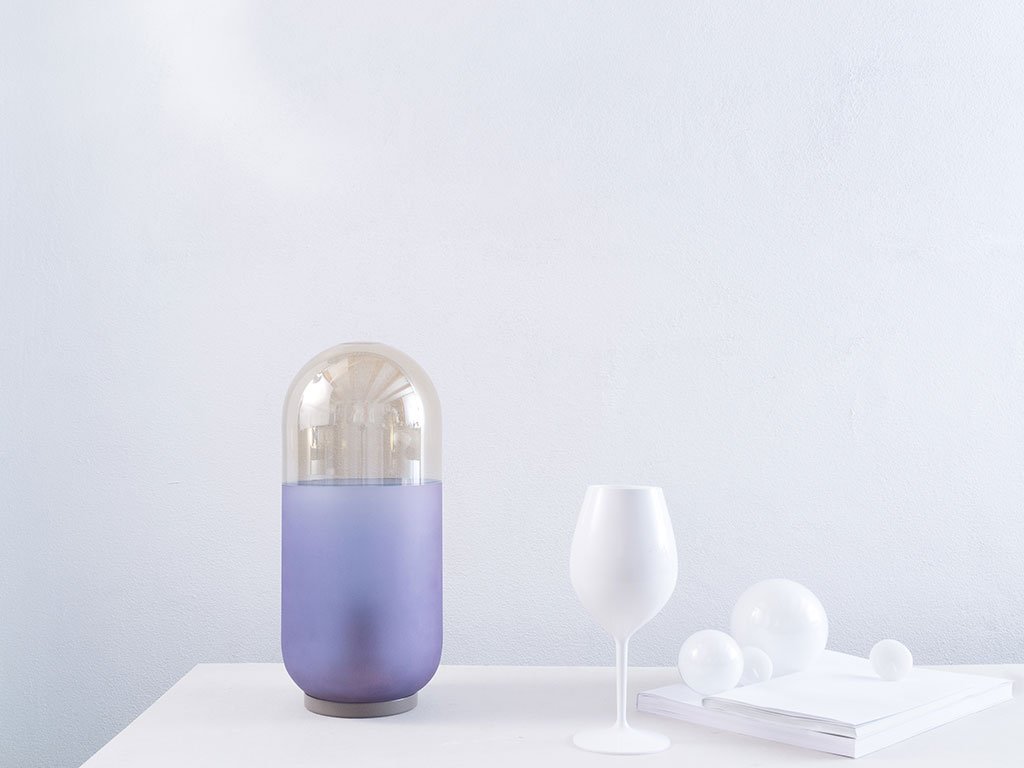lampada da tavolo colore viola