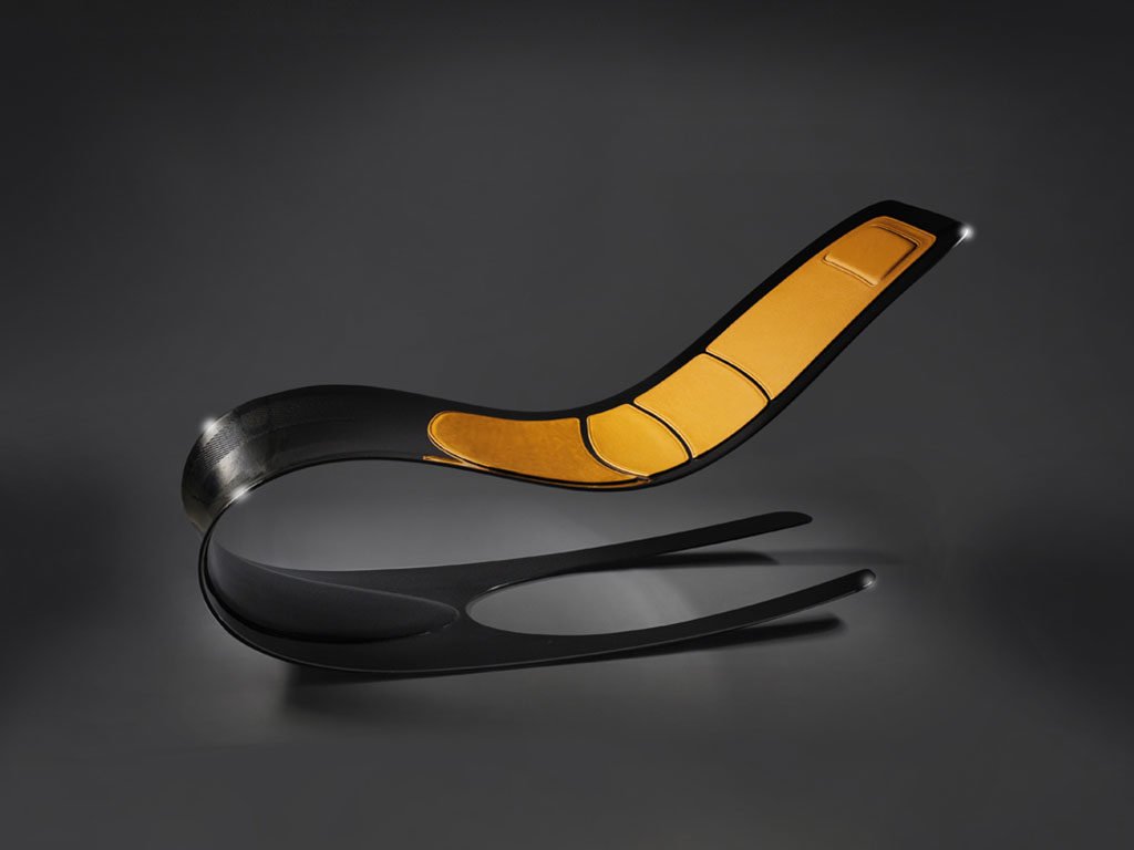 chaise longue carbonio e pelle senape