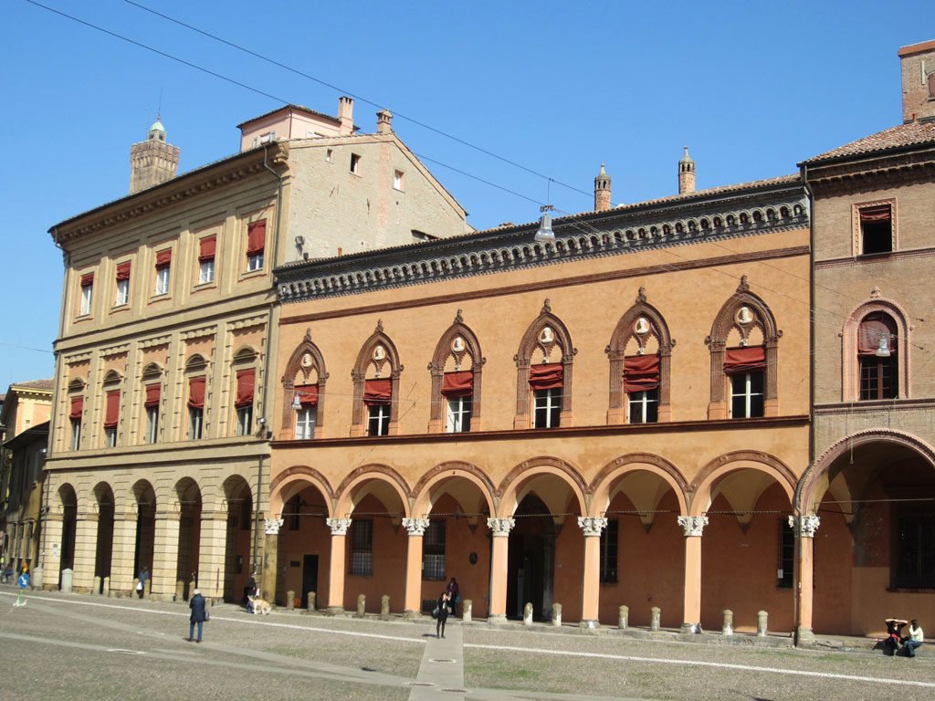 facciata palazzo isolani bologna