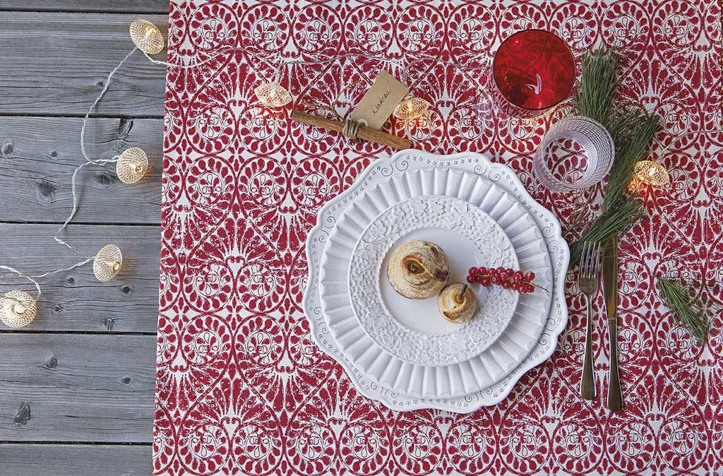 tovaglia rosso bianco piatto dolci