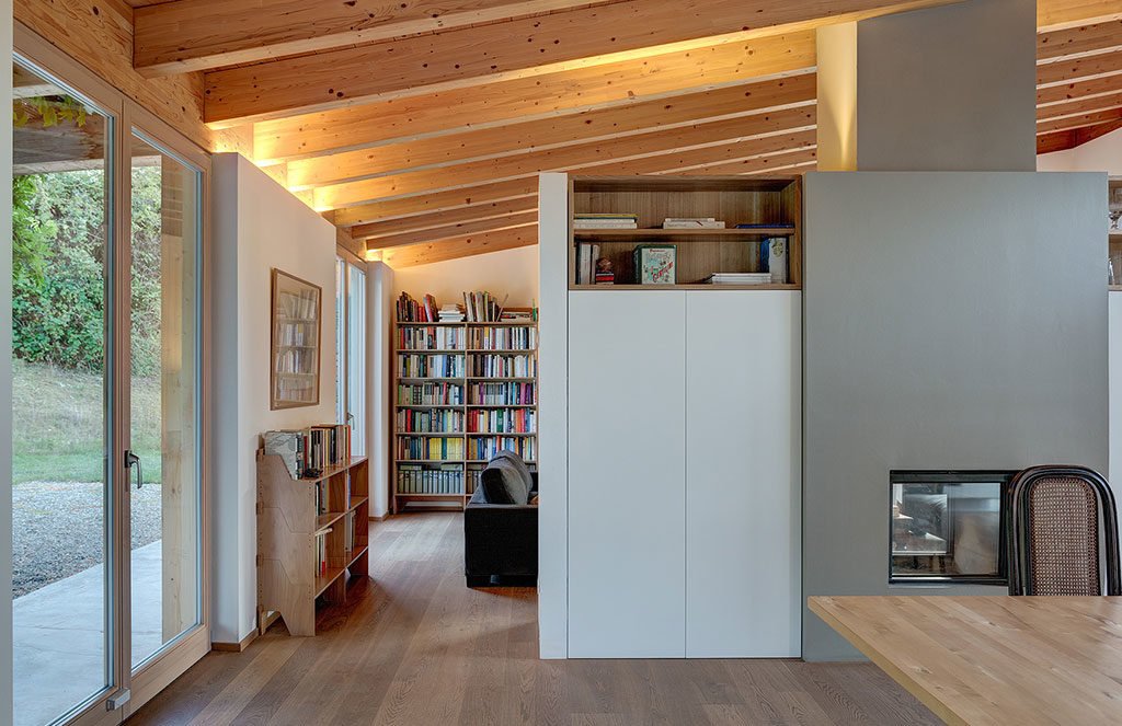 interno casa legno travi