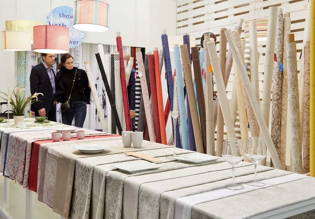 campionario tessuti padiglione fiera