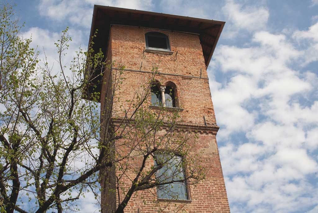 campanile bifore mattoni rossi