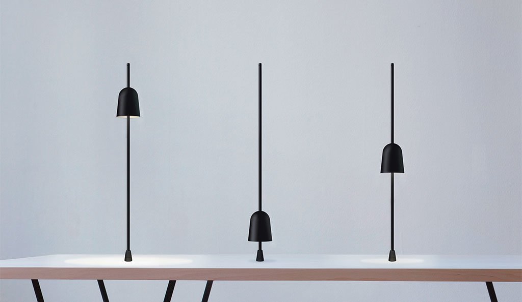 lampada da tavolo scorrevole asse
