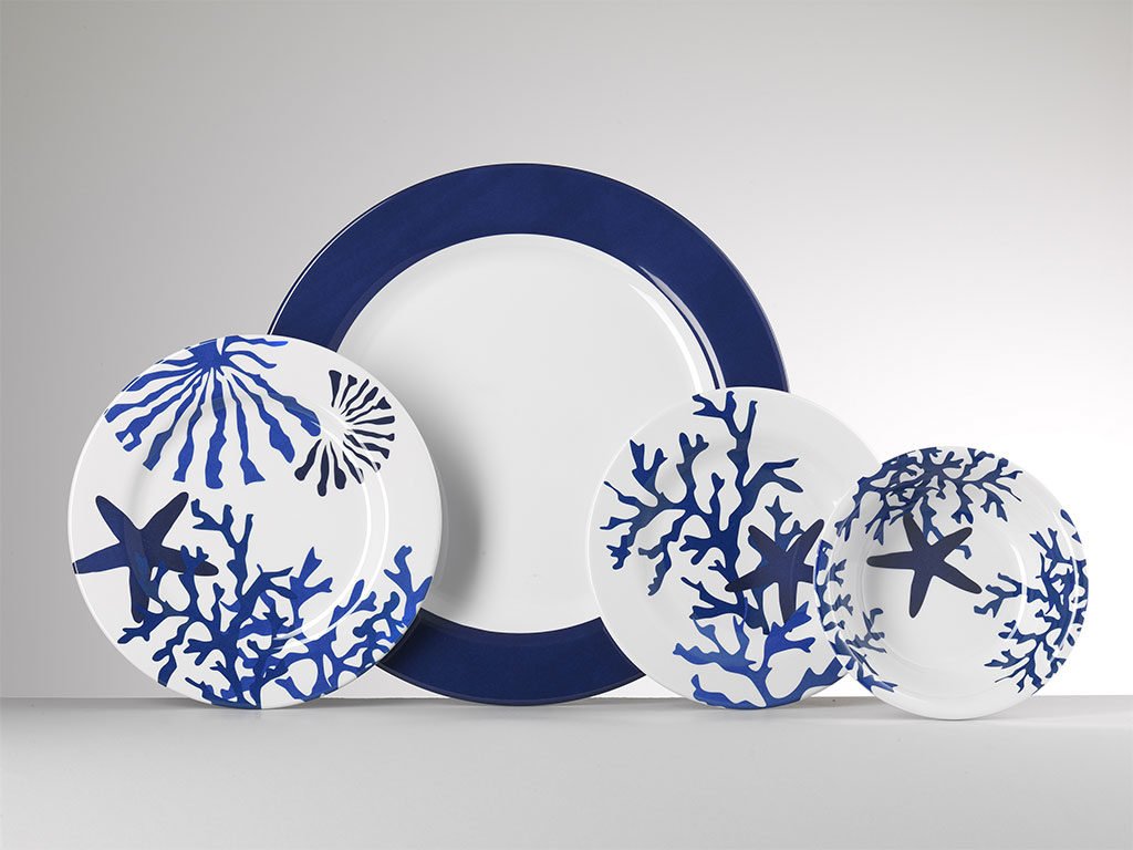 piatti blu decorazione corallo