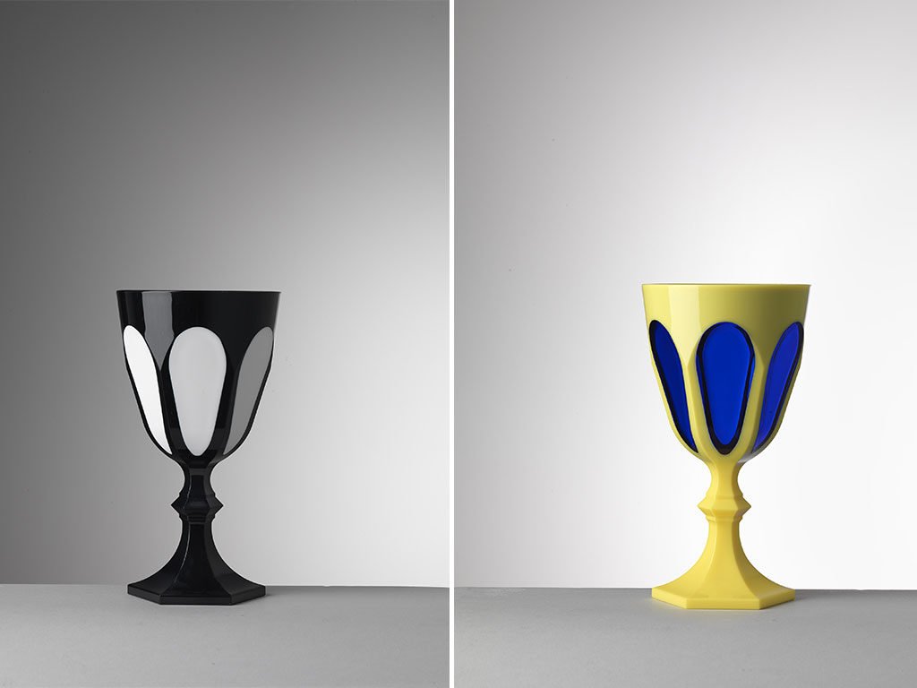 bicchieri bianco nero giallo blu