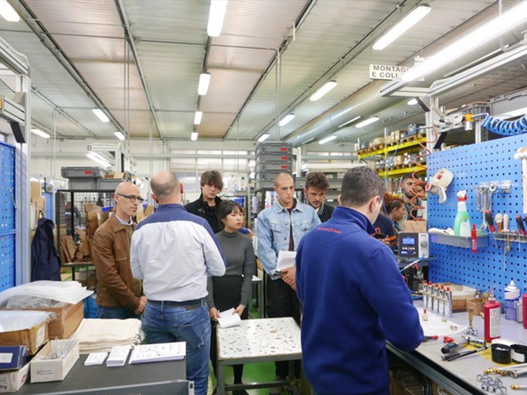 montaggio rubinetti visita studenti