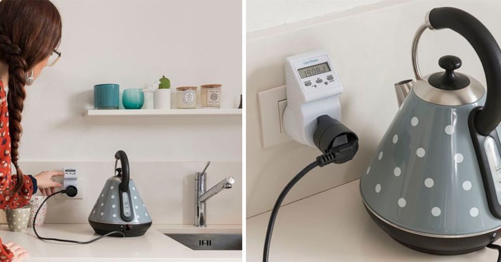 presa elettrica con wattmetro