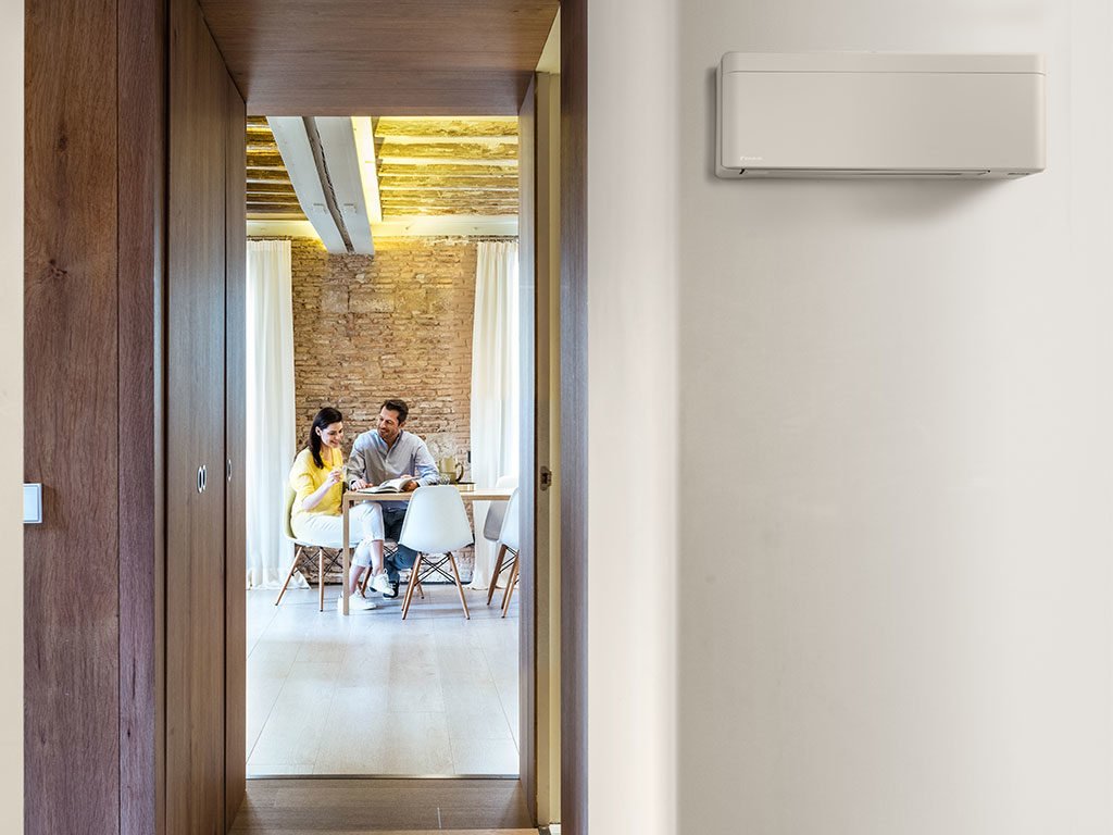 climatizzatore a parete bianco