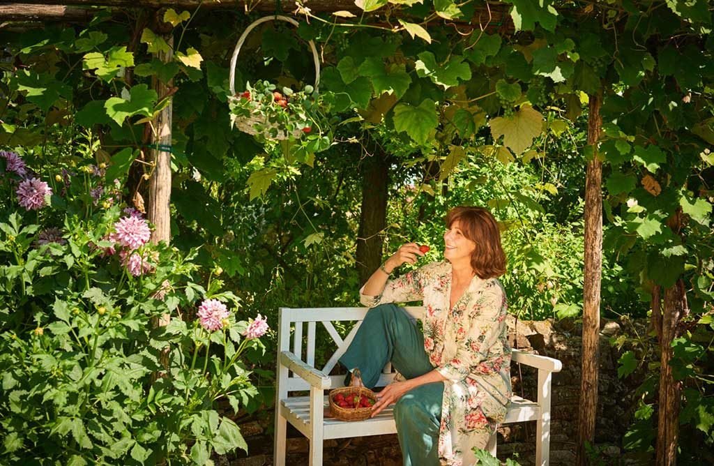 mangiare fragole pergola orto