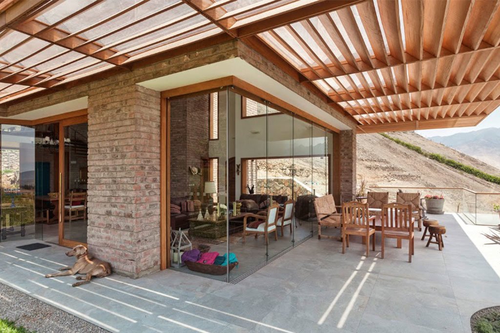 portico casa tetto legno griglia