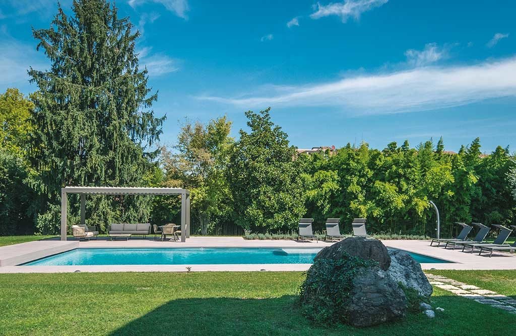 pergola bioclimatica piscina