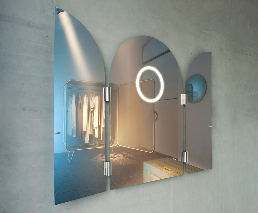specchio led ante aperte