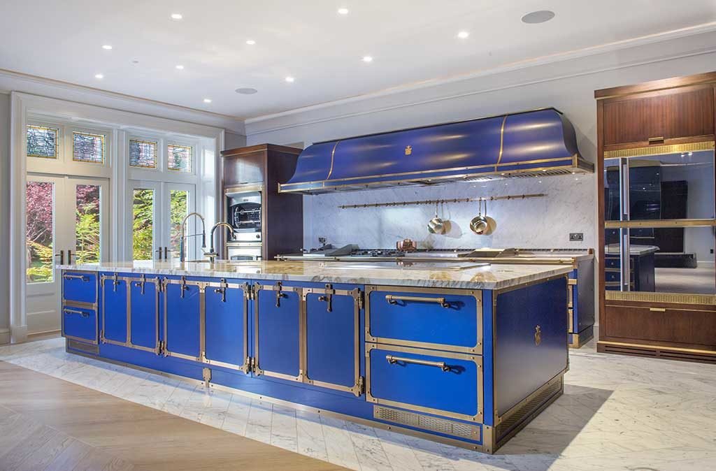 cucina isola grande blu