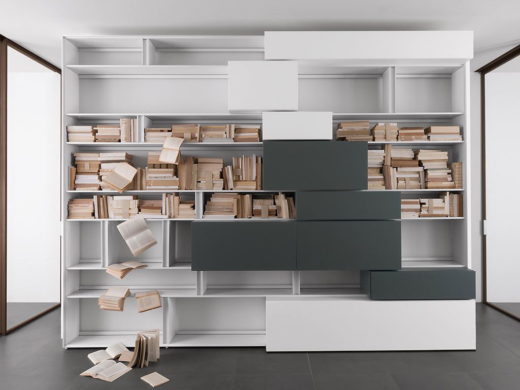 mobile libreria bianco e grigio