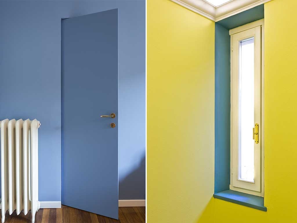 porta blu e finestra contorno verde