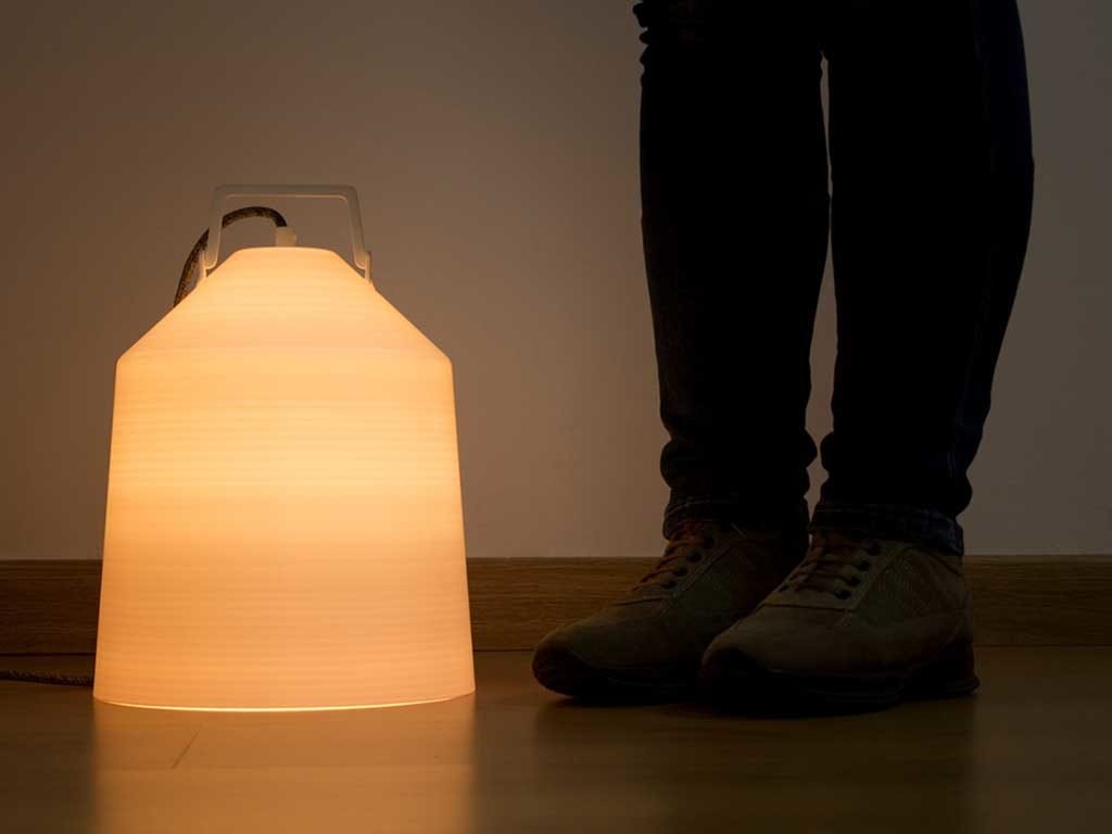 lampada terra accesa