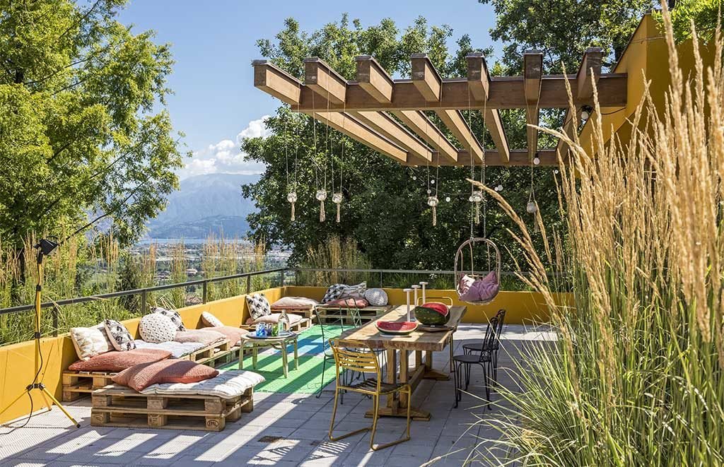 casa prefabbricata patio esterno travi