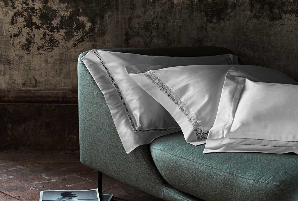 federe cuscini letto ricamo