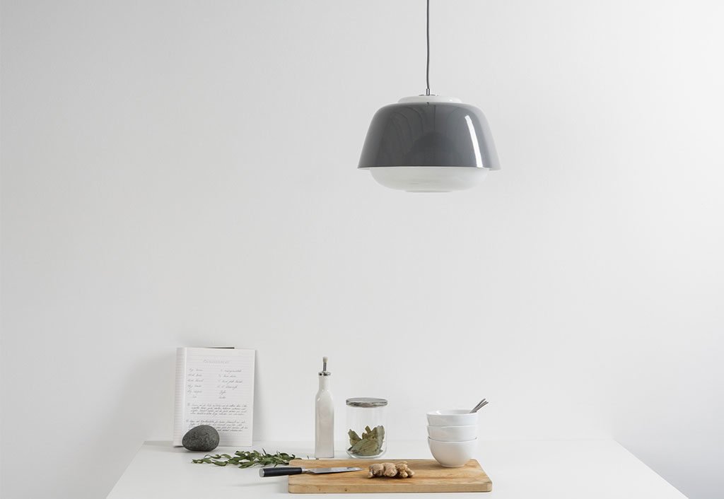 lampada sospensione sopra tavolo