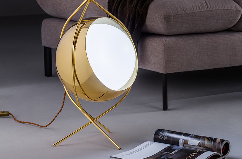 lampada da terra color oro