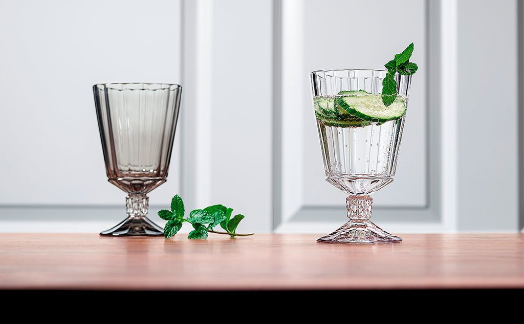 bicchiere stelo acqua