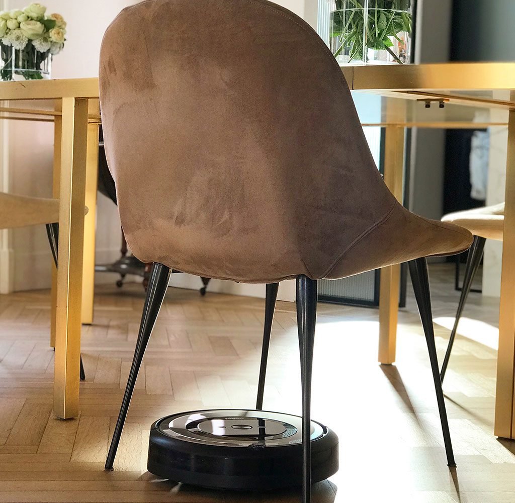 robot aspirapolvere sedia