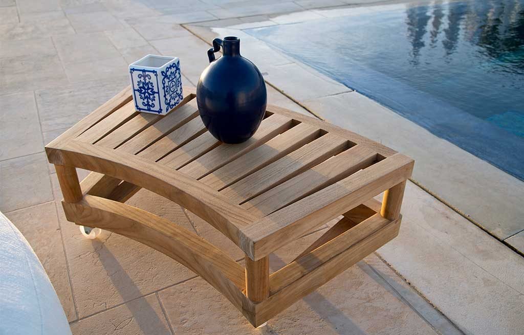 tavolino esterno legno rotelle
