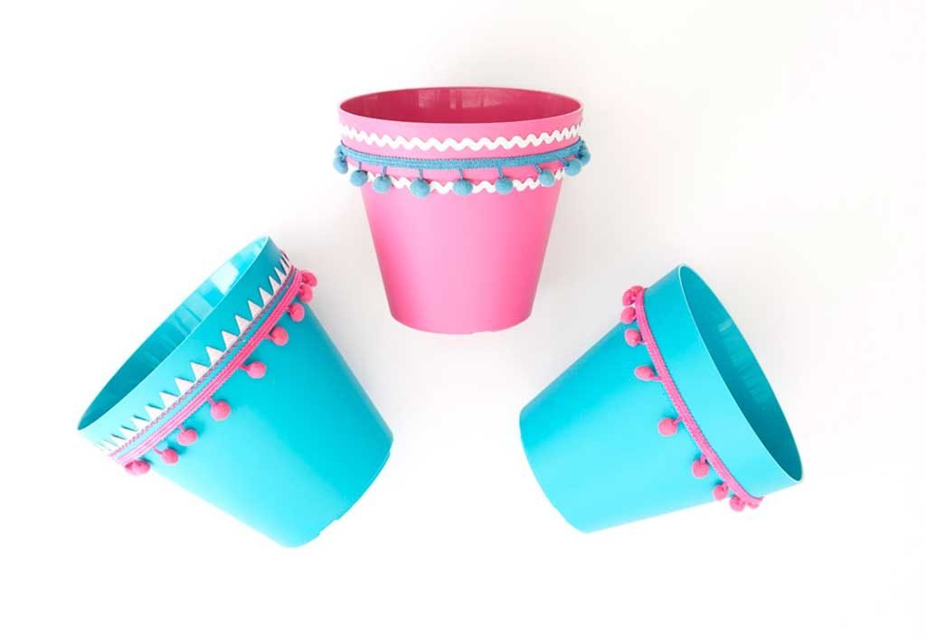 ponpon decorati vasi plastica